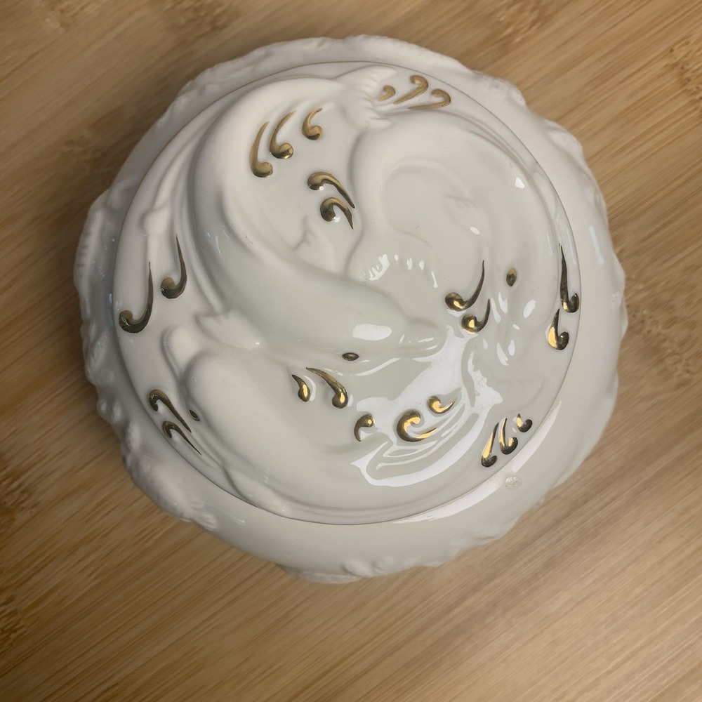 VINTAGE 1999 Lenox Fine Ivory China  Dolphin Serenade Music Trinket Box WORKS